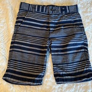 Like new, The Children’s Place boys chinos. Blue & gray shorts. Size 8